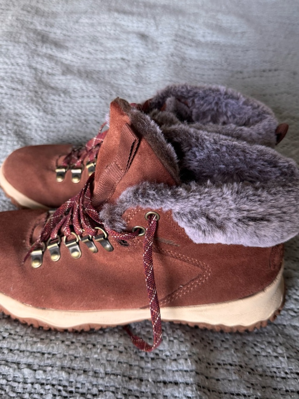 LL Bean Women's Day Venture Insulated Boots, Lace-Up - Picture 5 of 6